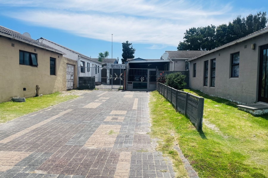 3 Bedroom Property for Sale in Gaylee Western Cape